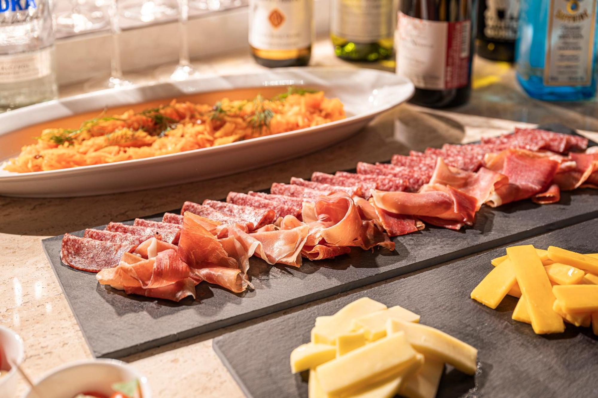 Candeo Hotels Osaka The Tower Eksteriør bilde Salami and cheese