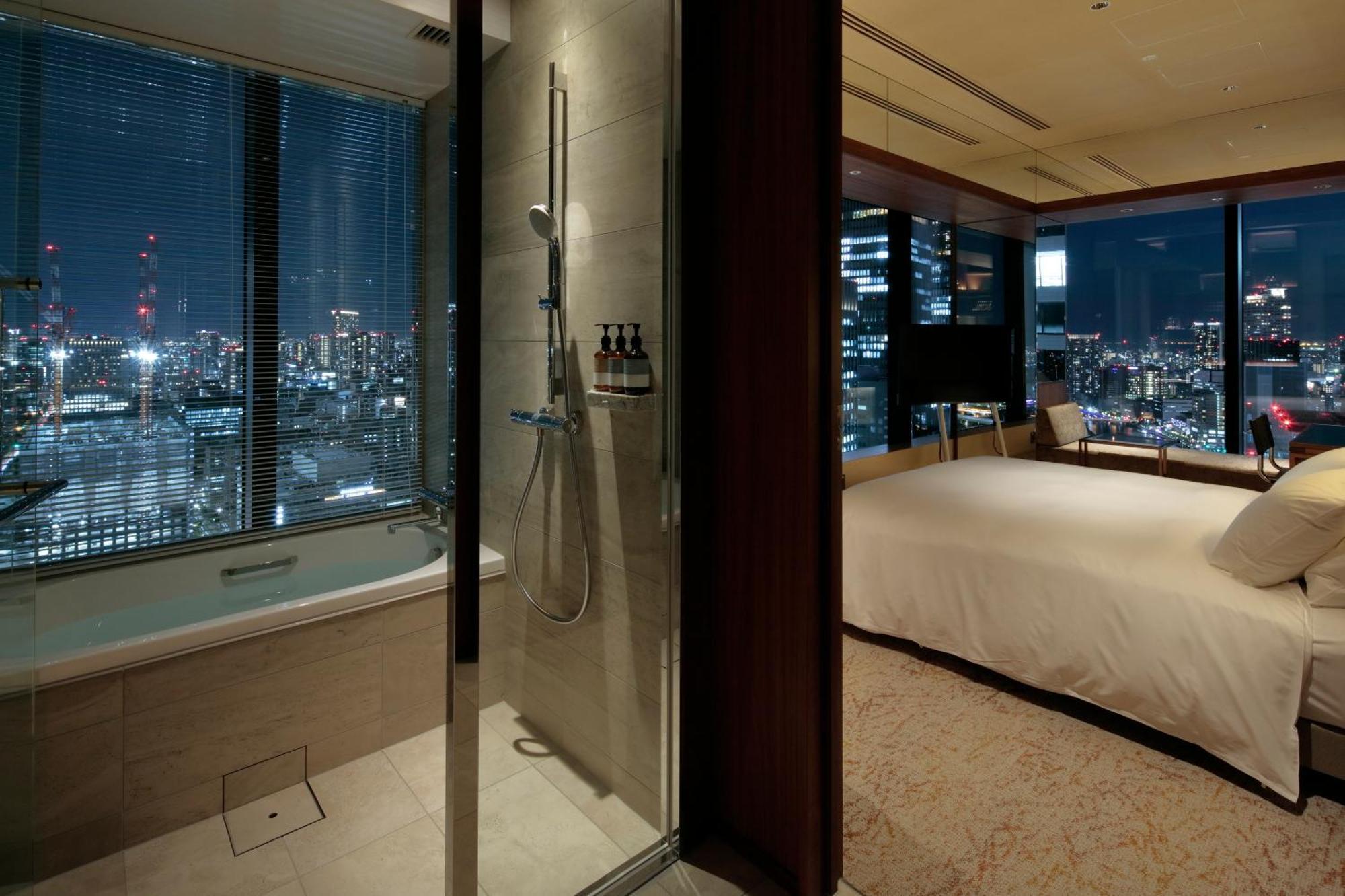 Candeo Hotels Osaka The Tower Rom bilde A suite at the Ritz-Carlton, Tokyo