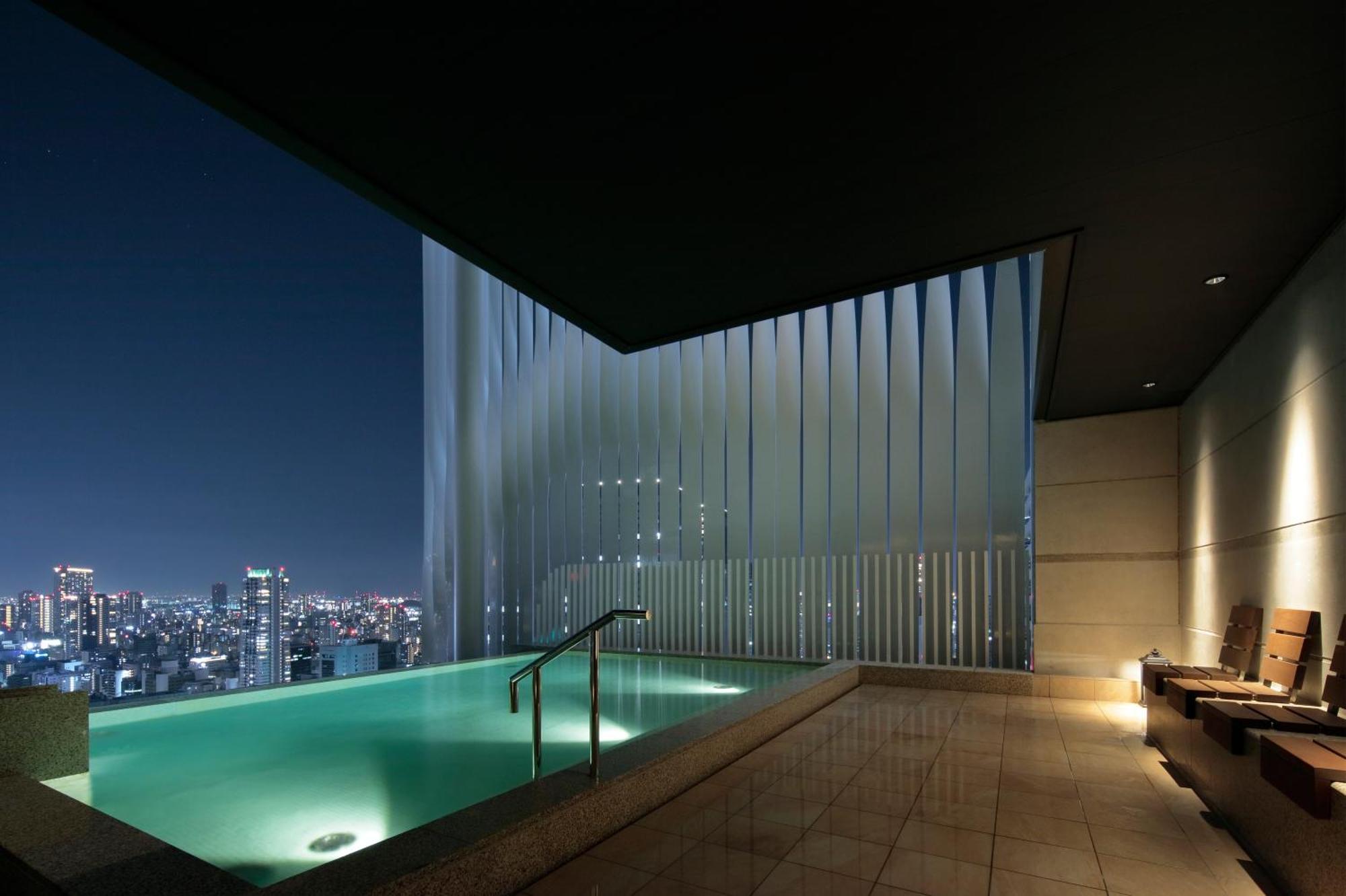 Candeo Hotels Osaka The Tower Eksteriør bilde The pool at the 39th floor