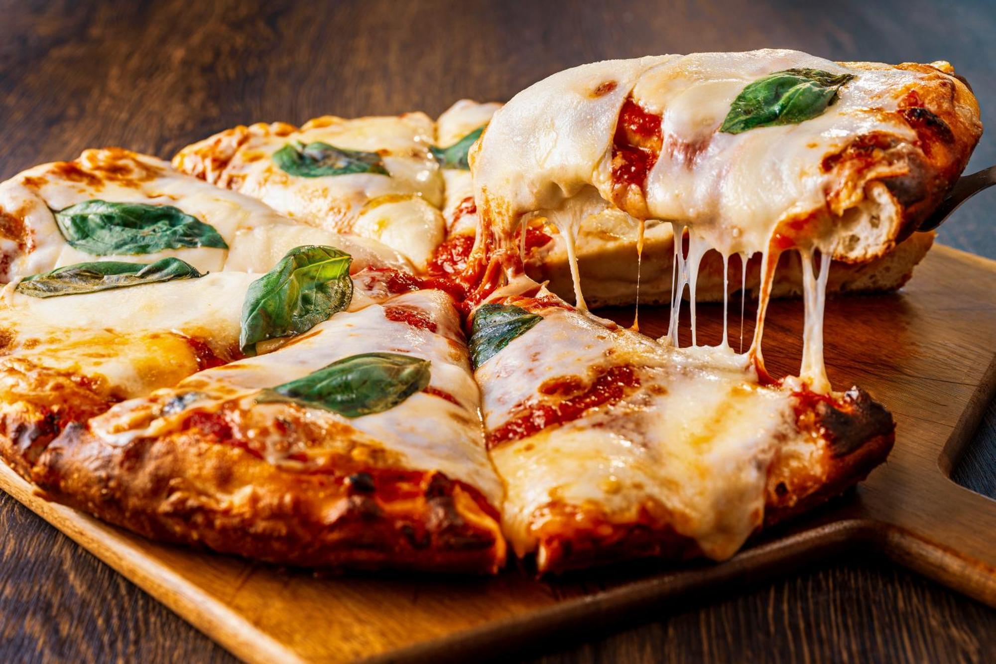 Candeo Hotels Osaka The Tower Eksteriør bilde A cheese pizza